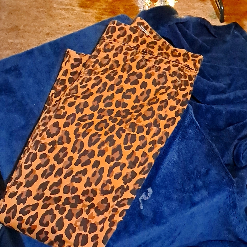 Levis Strauss signature brand Leopard print skinny jeans.